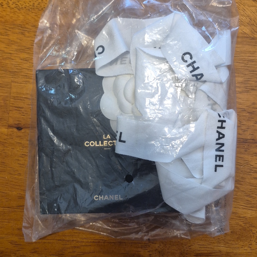 CHANEL Silver Heart Padlock with Key and Branded Ribbon - Picture 6 of 6